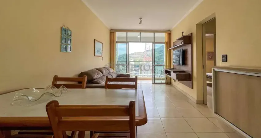 Apartamento com varanda e kitnet a uma quadra da praia das pitangueiras, guaruja