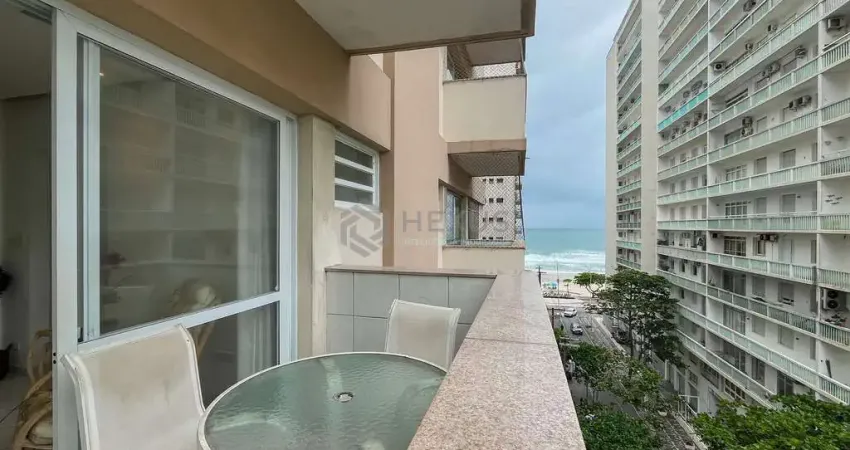 Apartamento com varanda e vista mar na beira mar da praia das pitangueiras, guaruja