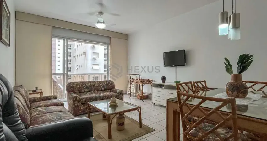 Apartamento com varanda na quadra mar da praia das pitangueiras, guaruja