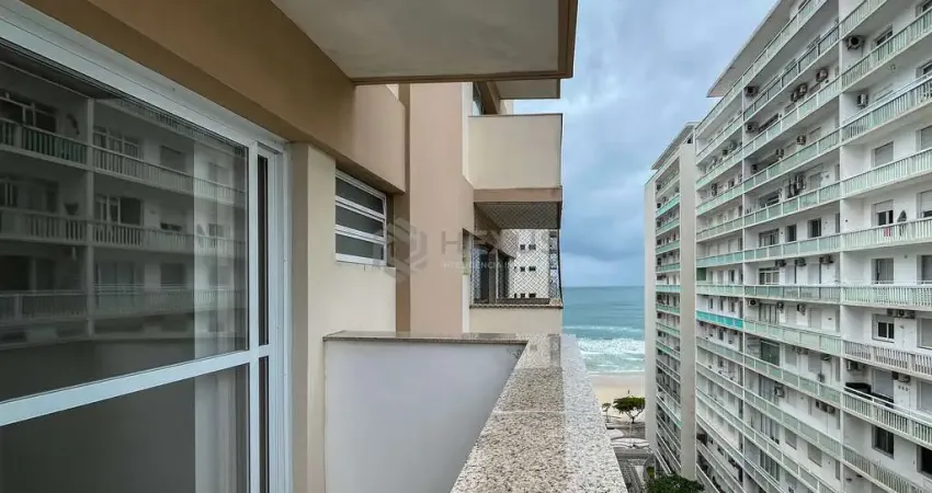 Apartamento com varanda e vista mar na beira mar da praia das pitangueiras, guaruja