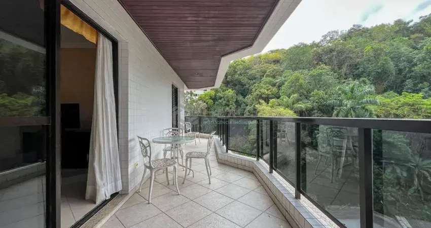 Apartamento com varanda e lazer na praia das pitangueiras, guaruja