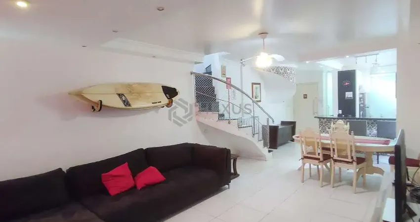 Apartamento duplex reformado e mobiliado a duas quadras da praia das asturias, guaruja