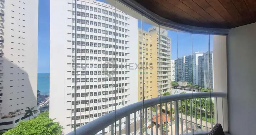 Apartamento com varanda e lazer na quadra mar da praia das pitangueiras, guaruja