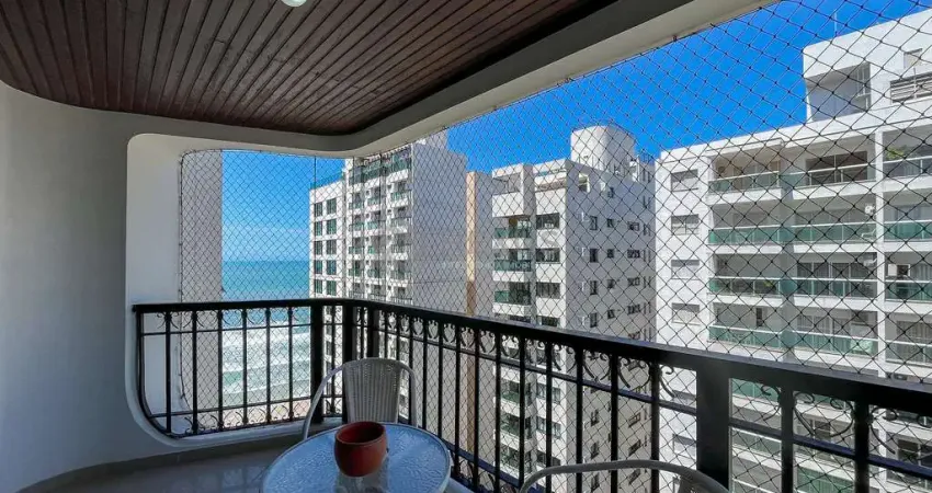 Apartamento com varanda e vista mar na quadra mar da praia das pitangueiras, guaruja