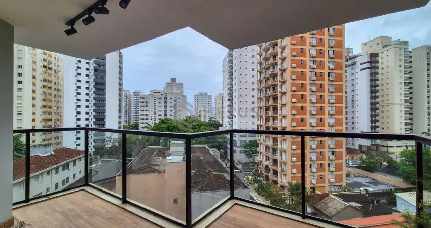 Apartamento com varanda e lazer na praia das pitangueiras, guaruja