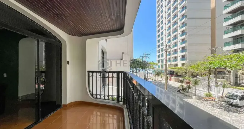 Apartamento com varanda e vista mar na quadra mar da praia das pitangueiras, guaruja