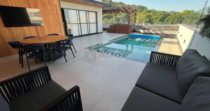 Cobertura de alto luxo com piscina e churrasqueira na praia das pitangueiras, guaruja