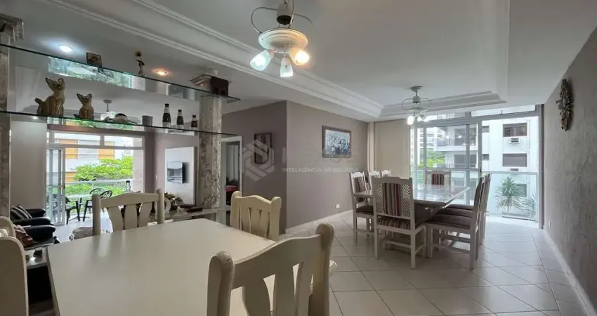 Apartamento com varanda e vista mar na quadra mar da praia das pitangueiras, guaruja