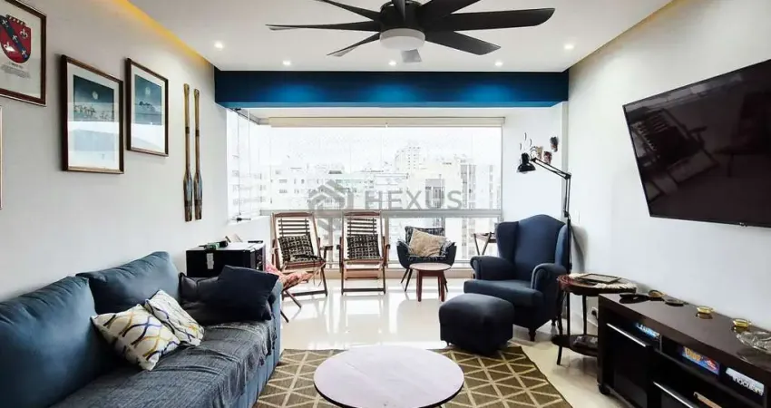 Apartamento com varanda e lazer na quadra mar da praia das pitangueiras, guaruja