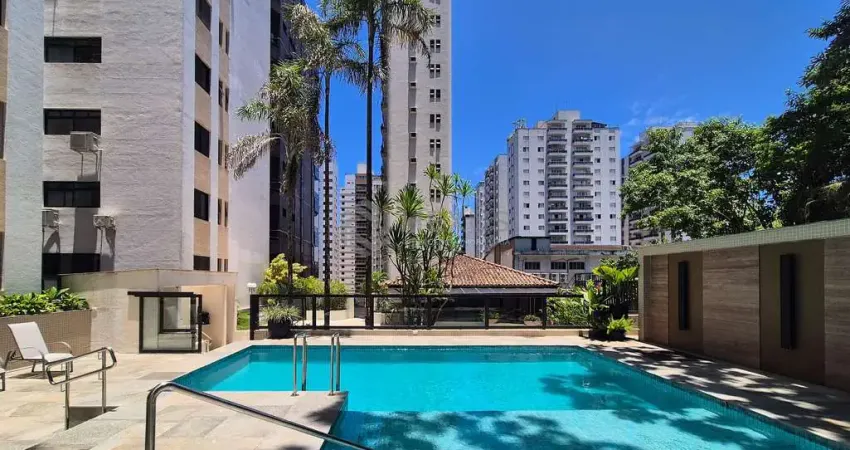 Apartamento com varanda e lazer na praia das pitangueiras, guaruja