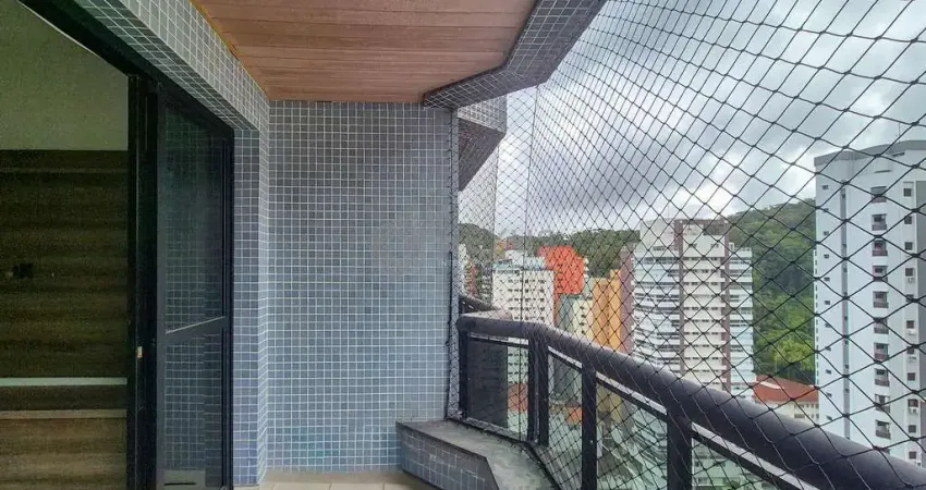 Apartamento com varanda e lazer na praia das pitangueiras, guaruja
