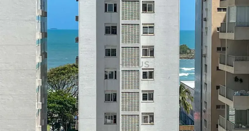 Apartamento com varanda e vista mar a uma quadra da praia das pitangueiras, guaruja