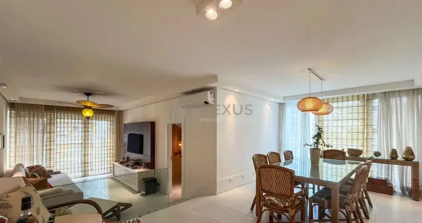 Apartamento com varanda e vista mar na quadra mar da praia das pitangueiras, guaruja