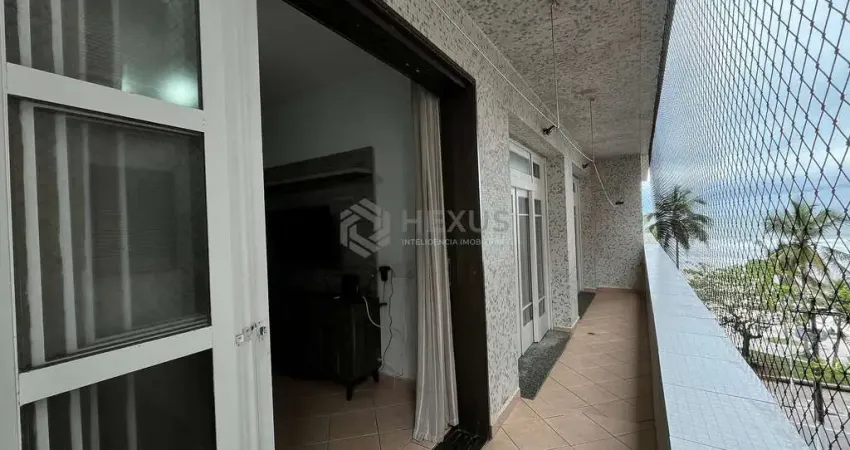 Apartamento com varanda e vista mar na quadra mar da praia das pitangueiras, guaruja