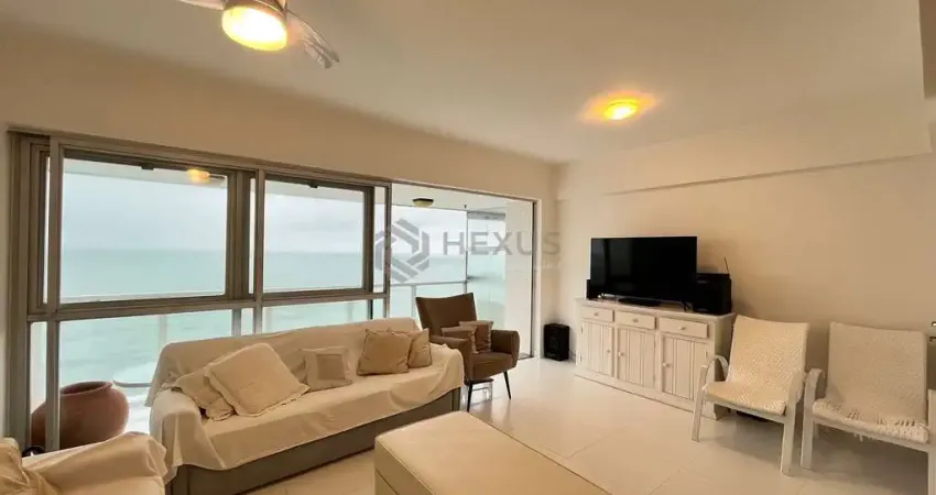Apartamento reformado frente mar com varanda na praia das pitangueiras, guaruja