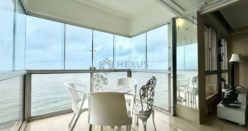 Apartamento frente mar reformado com varanda gourmet na praia das pitangueiras, guaruja