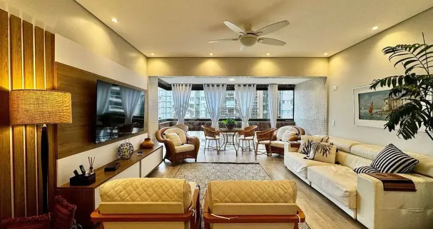 Apartamento reformado com varanda, lazer e vista mar na beira mar da praia das pitangueiras, guaruj