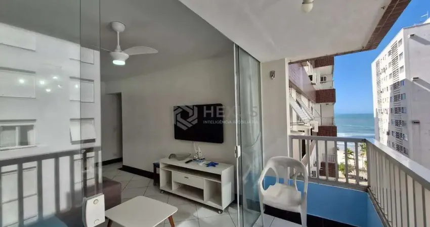 Apartamento reformado com varanda e vista mar na quadra mar da praia das pitangueiras, guaruja