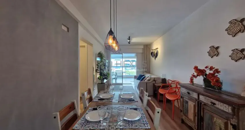 Apartamento reformado, frente mar, com varanda gourmet, e vista mar em prédio novo com lazer na pra