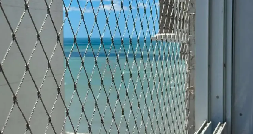 Apartamento reformado na beira mar da praia das pitangueiras, guaruja