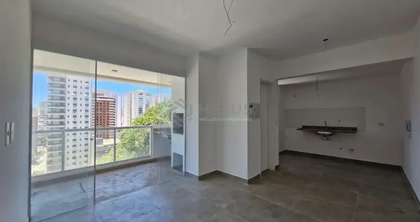 Apartamento com varanda gourmet e lazer em prédio novo a uma quadra da Praia das Astúrias, Guaruja