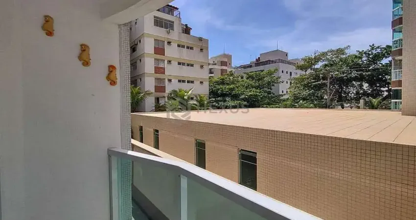Apartamento reformado com varanda na Praia da Enseada, Guaruja