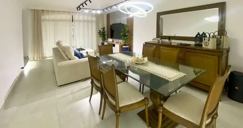 Apartamento reformado com varanda vista mar na beira mar da Praia das Pitangueiras, Guaruja