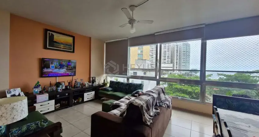 Apartamento reformado frente mar na Praia das Pitangueiras, Guaruja