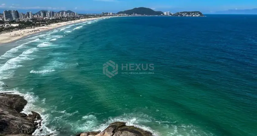 Apartamento reformado frente mar com varanda gourmet e lazer na Praia das Pitangueiras, Guaruja