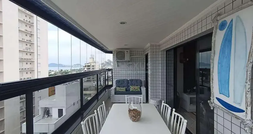 Apartamento com varanda gourmet e vista mar na Praia da Enseada, Guaruja