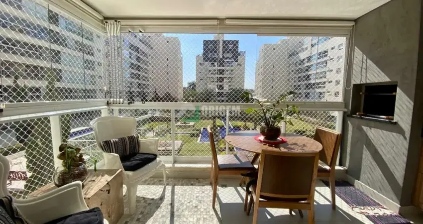 Apartamento com 3 suítes em condomínio clube no Água Verde - Curitiba, PR