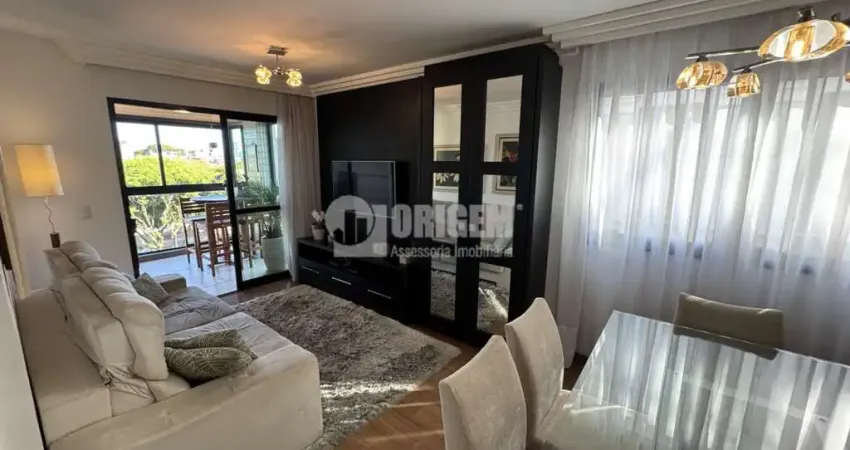 Excelente apartamento em rua tranquila no água verde/portão, com 03 quartos e 02 vagas de garagem!!!