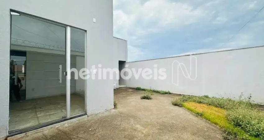 Casa plana em à venda com três quartos e duas vagas no bairro paquetá / betim/mg