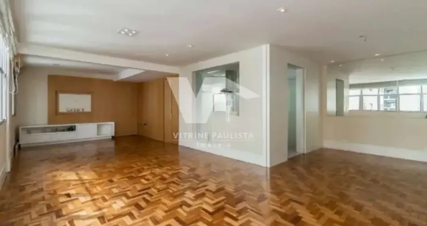 Apartamento à venda no jardim europa com 3 quartos (1 suíte) e 1 vaga, 147m², reformado, living com janelões e lazer com salão de festas.