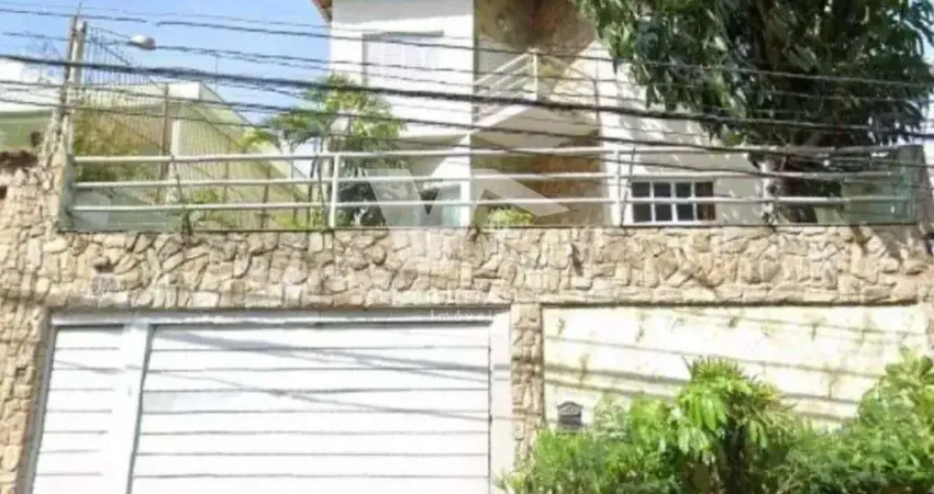 Casa estilosa na cidade patriarca com 4 quartos, 5 vagas, piscina, churrasqueira e lareira. mobiliada e com 350m² de área útil.