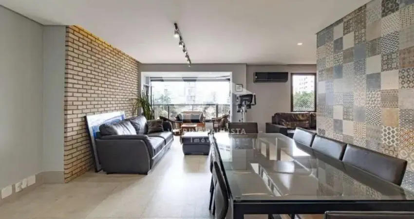 Apartamento reformado e mobiliado na vila nova conceição com 3 suítes e 2 vagas livres. 150m², varanda com vista aberta e ar condicionado.