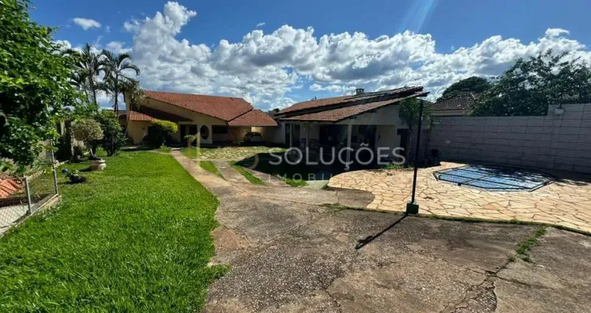 Casa 4 quartos (suíte), área gourmet c/ churrasqueira, lote 900m² | setor de mansões qms 03