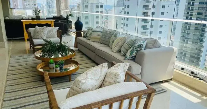 Apartamento para venda tem 392 metros quadrados com 4 quartos