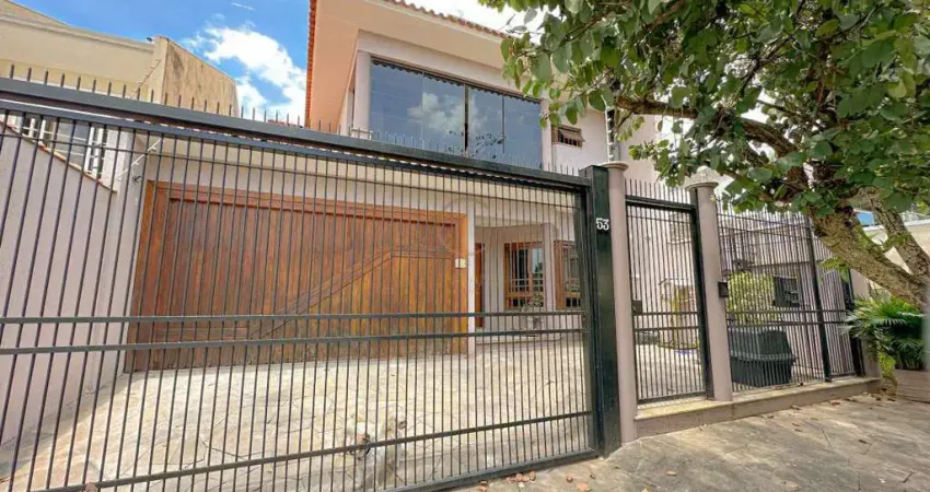 Sobrado de 3 dormitórios com uma suíte com piscina no bairro mont serrat