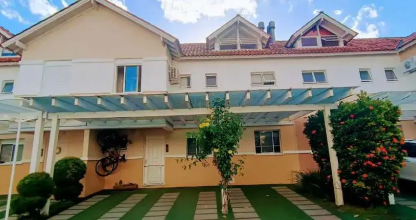 Sobrado mobiliado com 04 dormitórios, transf. em 03 dormitórios, closet, sótão , pátio e 03 vagas para veículos no bairro moinhos de vento