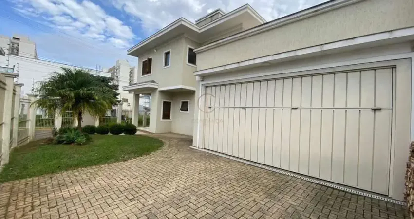 Sobrado com 05 dormitórios sendo 02 suítes em canoas/moinhos de vento