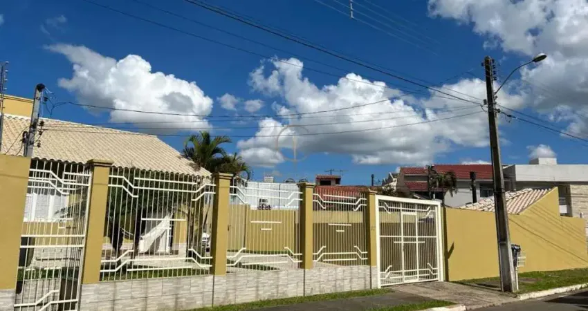Casa com 3 dormitórios e piscina, no moinhos de vento, em canoas
