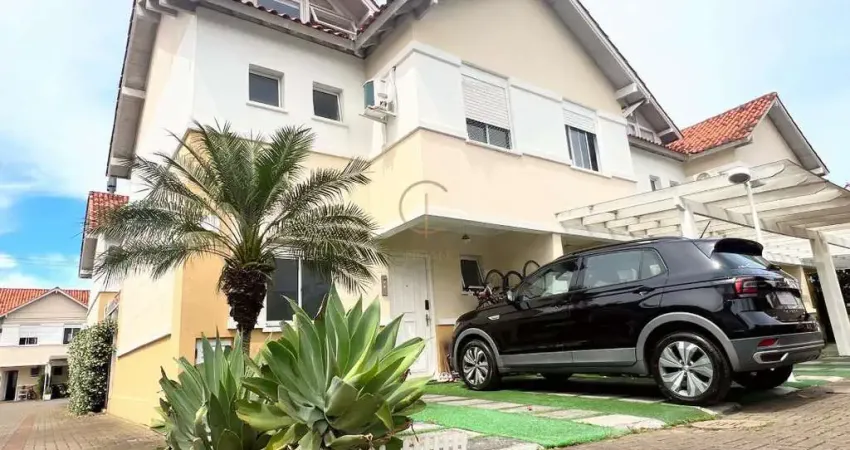 Sobrado de esquina em condomínio, 03 dormitórios, sendo 01 suíte, 02 vagas para veículos no bairro moinhos de vento