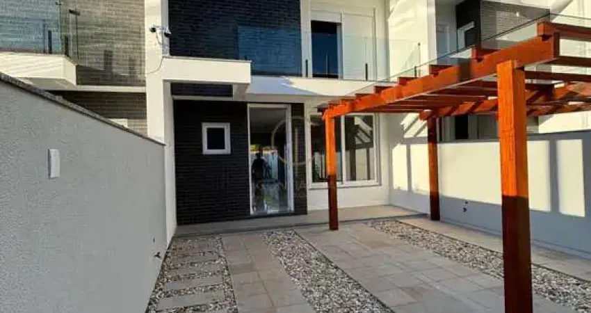 Sobrado 03 dormitórios , sendo 01 suíte com closet , todos os quartos com varanda e um enorme pátio nos fundos de 49,87m2 privativos.