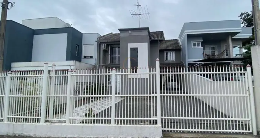 Sobrado de 04 dormitórios com pátio amplo, no bairro estância velha, em canoas