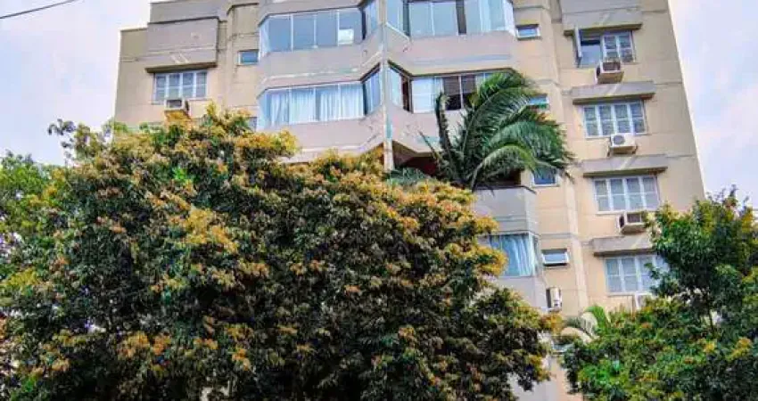 Cobertura 03 dormitórios , sendo 01 suite, lareira, churrasqueira, sacada e acesso ao andar superior pelo elevador, 01 vaga fechada para veículo -centro