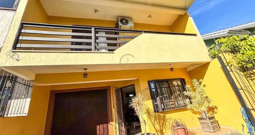 Excelente sobrado de 03 dormitórios. sendo um suíte com hidro e closet, com sacada e duas vagas de garagens no bairro nossa senhora das graças