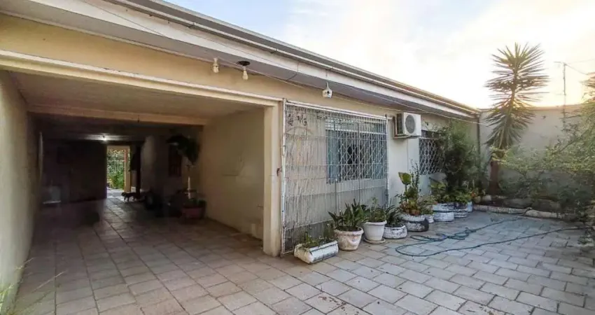 Casa à venda em estância velha, canoas - churrasqueira, varanda e jardim!
