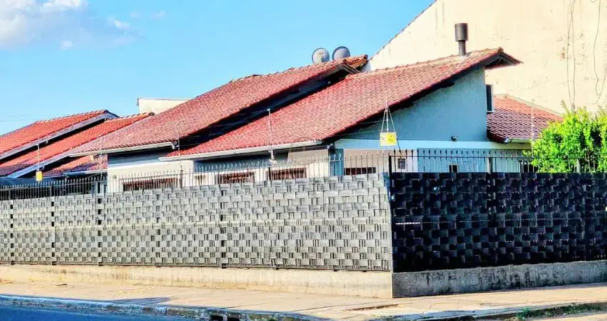 Casa térrea de 03 dormitórios com 01 vaga coberta no bairro fatima