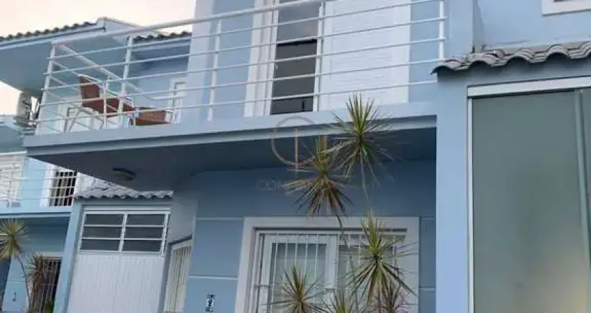 Sobrado em condomínio, 02 dormitórios, sendo 02 suítes, 01 sótão e 01 vaga para veículo no bairro fatima